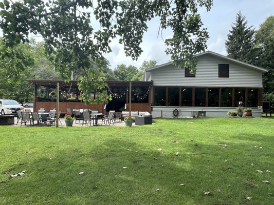 Riverside Restaurant & Lounge by null