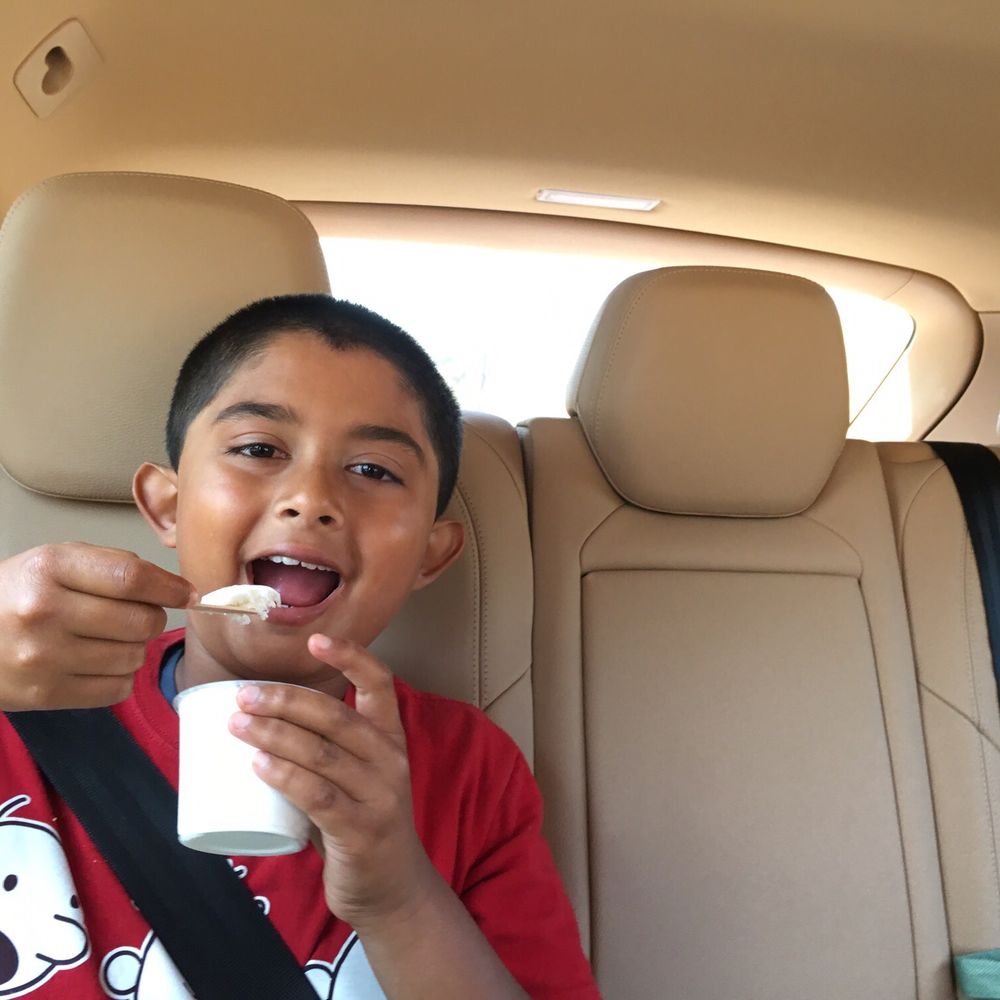 Fruit Barn - Trying Garlic Ice Cream for the first time! - Farmers Market Near Me - Gilroy, California Fruit Barn - Trying Garlic Ice Cream for the first time! - Farmers Market Near Me - Gilroy, California