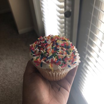 Hummingbird Bakery - Bakeries Near Me - Richmond, Texas
