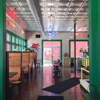 Ted and Wallys - Interior is almost identical to the downtown location. Fantastic tribute! - Ice Cream & Frozen Yogurt Near Me - Omaha, Nebraska