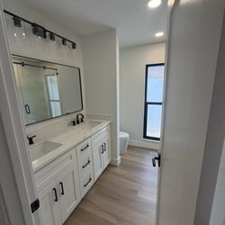 D-Line Tile & Flooring
