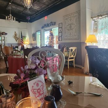 Purple Iris Tea Room - Extra cute location - Tea Rooms Near Me - Lake Placid, Florida