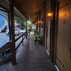 Virginia Creek Settlement - Cabin rooms