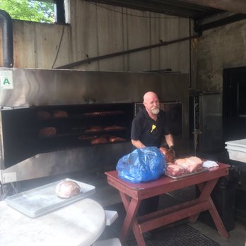 Hendricks BBQ - The pit master himself - Barbeque Near Me - St Charles, Missouri Hendricks BBQ - The pit master himself - Barbeque Near Me - St Charles, Missouri