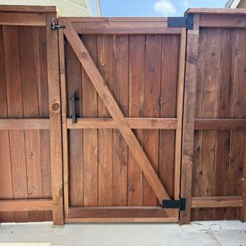 Thunder Fence - Wood gate - Fences & Gates Near Me