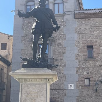 Plaza de la Villa - Landmarks & Historical Buildings Near Me - Madrid, M