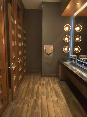 MOXIES SQUARE ONE RESTAURANT - Updated March 2026 - 298 Photos & 157 ...