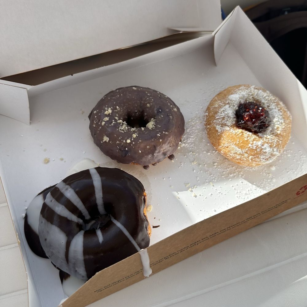 Donuts Donuts