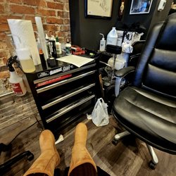Studio 7 Tattoo and Art Gallery - Waiting to get tatted. New and clean inside !