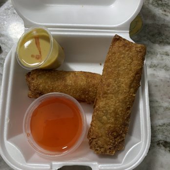 Magic Wok - Eggrolls with sweet-and-sour sauce and hot mustard - Chinese Near Me - Cincinnati, Ohio