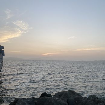 Skates On The Bay - View obviously - Seafood Near Me - Berkeley, California