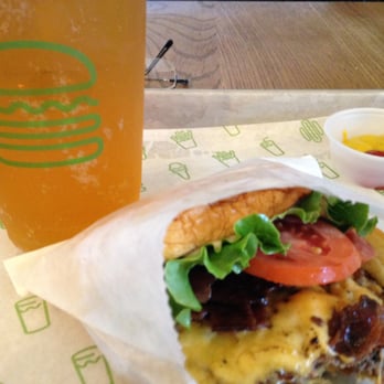 Shake Shack Union Station - Burgers Near Me - Washington, DC, District of Columbia Shake Shack Union Station - Burgers Near Me - Washington, DC, District of Columbia