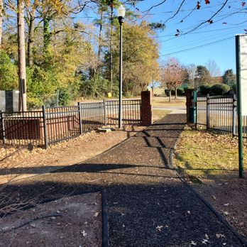 Quinine Hill Park - Back entry/exit of the main park - Parks Near Me - Columbia, South Carolina Quinine Hill Park - Back entry/exit of the main park - Parks Near Me - Columbia, South Carolina