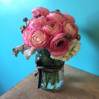 The Plum Dahlia - Ranunculus! Brooke texted me a preview of my online order. GORGE!!!!! - Florists Near Me