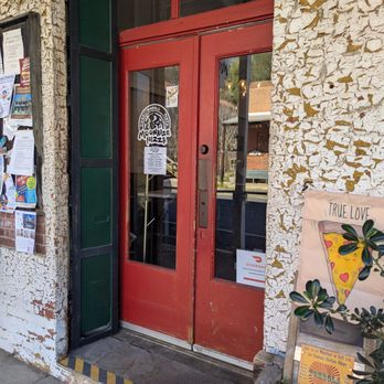 Moonrise Pizza - Wine Bars Near Me - Amador City, California