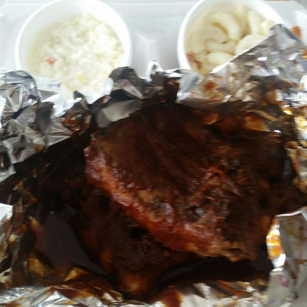 Ann's Bar-B-Que - It tastes just how like how it looks, "meh". - Barbeque Near Me - Toledo, Ohio