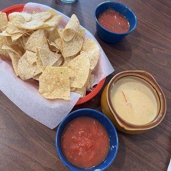 La Nopalera Ramos - Fresh made salsa, cheese, queso, with warm crispy corn chips - Mexican Near Me - Durant, Oklahoma