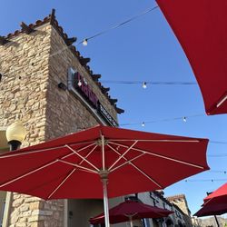 Habit Burger & Grill - Outside dining