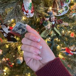 Luminous Nails - French Nails with a little sparkle for Christmas. Almond shape. Perfect thickness!