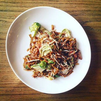 Modrý zub - Phad Thai Kai - Thai Near Me - Prague, Puerto Rico Modrý zub - Phad Thai Kai - Thai Near Me - Prague, Puerto Rico