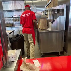 Five Guys - Lazy employee number 1 out of 4