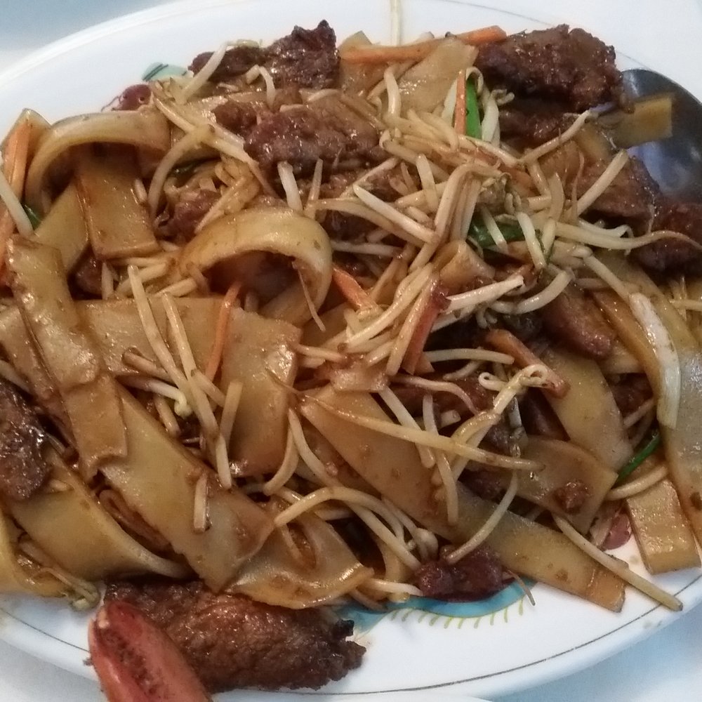 Hong Huah - Beef chow fun (pan fried flat rice noodles) - Chinese Near Me - Chicago, Illinois