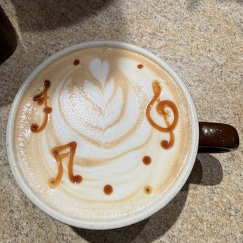 Filomena's Bean Coffee - Café Latte con caramelo - Coffee & Tea Near Me - Davie, Florida