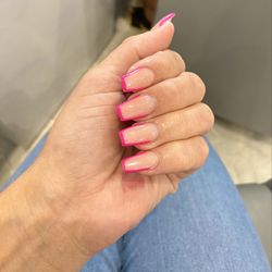 TV NAILS BAR
