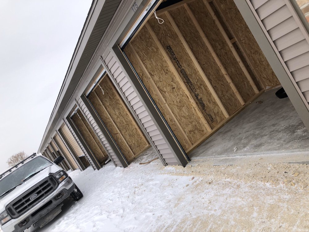 Skualo Garage Doors - Garage Door Contractor in Milwaukee, WI