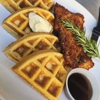 La Mo - Chicken n waffles - Breakfast & Brunch Near Me - Turlock, California