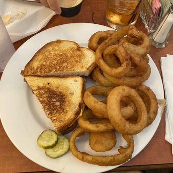 No Frill Bar and Grill - Spotswood Melt - American Near Me - Norfolk, Virginia No Frill Bar and Grill - Spotswood Melt - American Near Me - Norfolk, Virginia