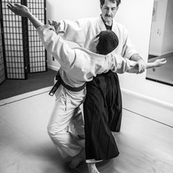 Aikido Shizenkai - Aikido throws in the dojo with sensei Peter
