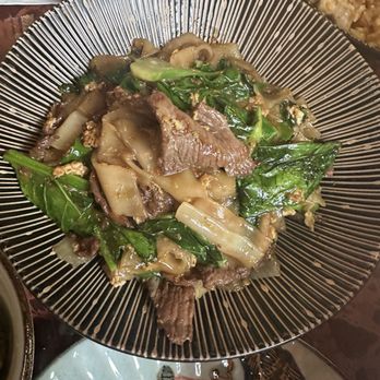 Soothr - Beef Pad Si-iw - Cocktail Bars Near Me - Long Island City, New York Soothr - Beef Pad Si-iw - Cocktail Bars Near Me - Long Island City, New York