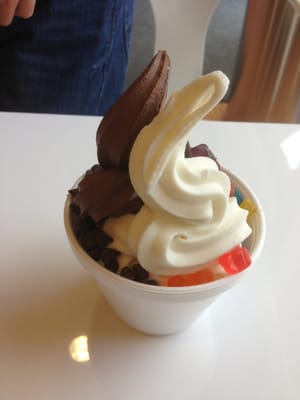 Bon Bon Berry Acai Bowl & Frozen Yogurt by null