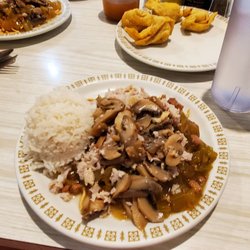 Peking Cafe - Chicken mushroom chow mein