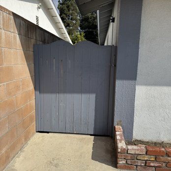 Customize Vinyl Fencing - Before - Fences & Gates Near Me - Northridge, California
