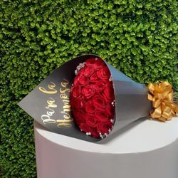 M & Es Flower shop - Bouquet de 3 dozenas de rosas