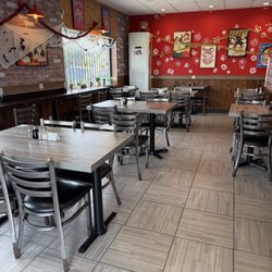 Mennoya Noodle House - Inside