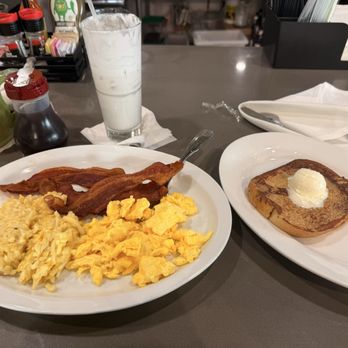 The Toasted Yolk Cafe - Yolk lovers bfast - Breakfast & Brunch Near Me - San Antonio, Texas The Toasted Yolk Cafe - Yolk lovers bfast - Breakfast & Brunch Near Me - San Antonio, Texas
