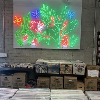 Record Safari - Inside - Vinyl Records Near Me - Los Angeles, California Record Safari - Inside - Vinyl Records Near Me - Los Angeles, California