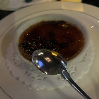 Dorsay Pub Britannique - Crème Brûlée with blueberries and Baileys - Gastropubs Near Me - Quebec City, Quebec Dorsay Pub Britannique - Crème Brûlée with blueberries and Baileys - Gastropubs Near Me - Quebec City, Quebec