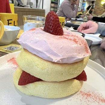 Flipper's - Strawberry Soufflé Pancake - Pancakes Near Me - Toronto, Ontario Flipper's - Strawberry Soufflé Pancake - Pancakes Near Me - Toronto, Ontario