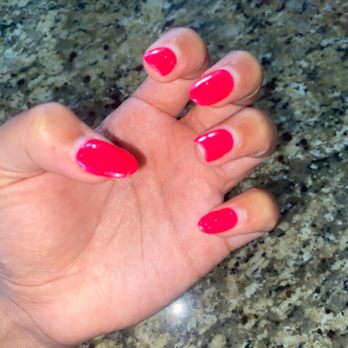 Pretty Nails - Pointer and ring finger tips are broken - Nail Salons Near Me - Hialeah, Florida