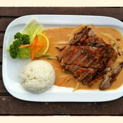 Le's Bistro - Knusprige Ente mit Erdnusssoße