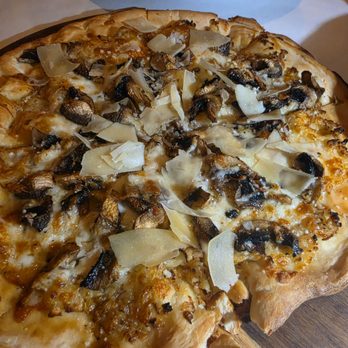 Mia Bella Restaurant - Mediterranean Near Me - Cleveland, Ohio