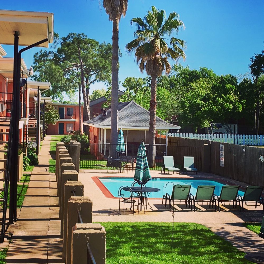 CORAL BAY APARTMENTS AND TOWNHOMES 3410 Nasa Pkwy, Seabrook, Texas