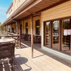 Cy's Bar And Grill - Cy's Patio