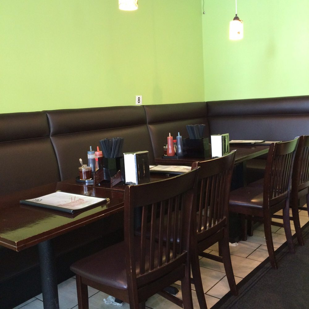 Delicious Pho - Seating by wall - Vietnamese Near Me - Vancouver, British Columbia