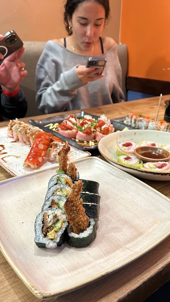 Mikuni Japanese Restaurant & Sushi Bar
