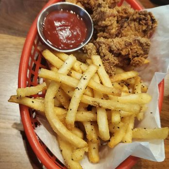 Batch - Endless boneless chicken wings with fries - American Near Me - Miami, Florida